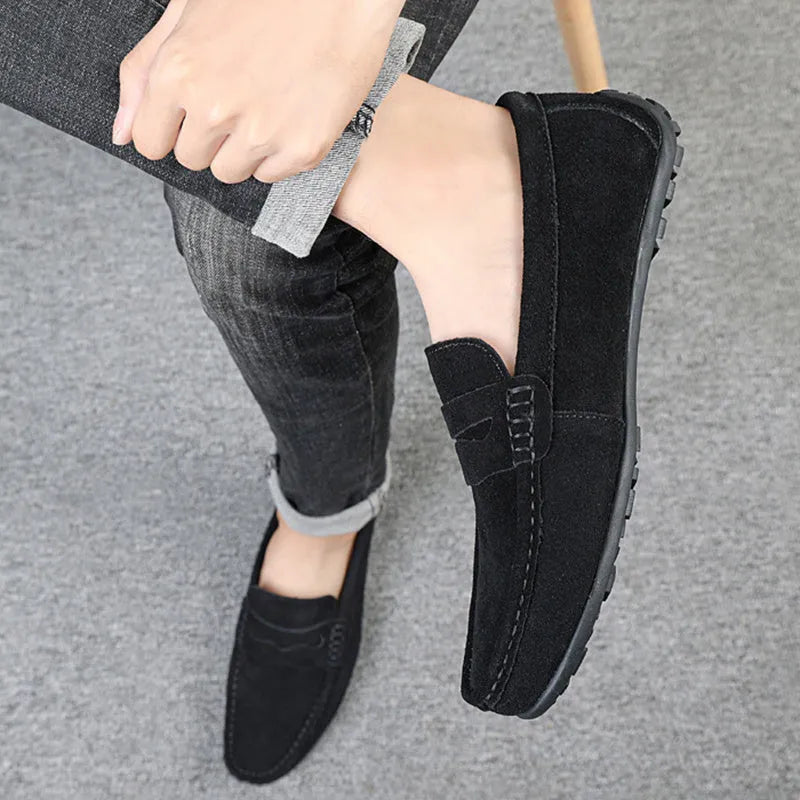 Men's suede loafers in solid colours with round toe and rubber sole