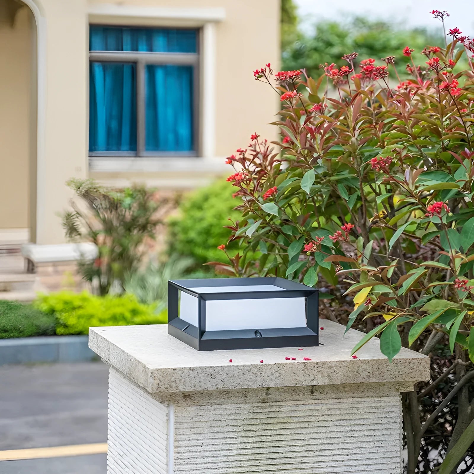 Solar LED outdoor column light with aluminium construction and IP54 waterproof rating
