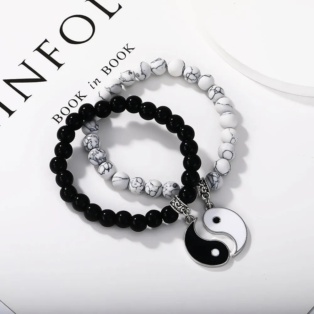 Geometric eight-diagram shaped alloy bracelet with electroplated finish in unisex design