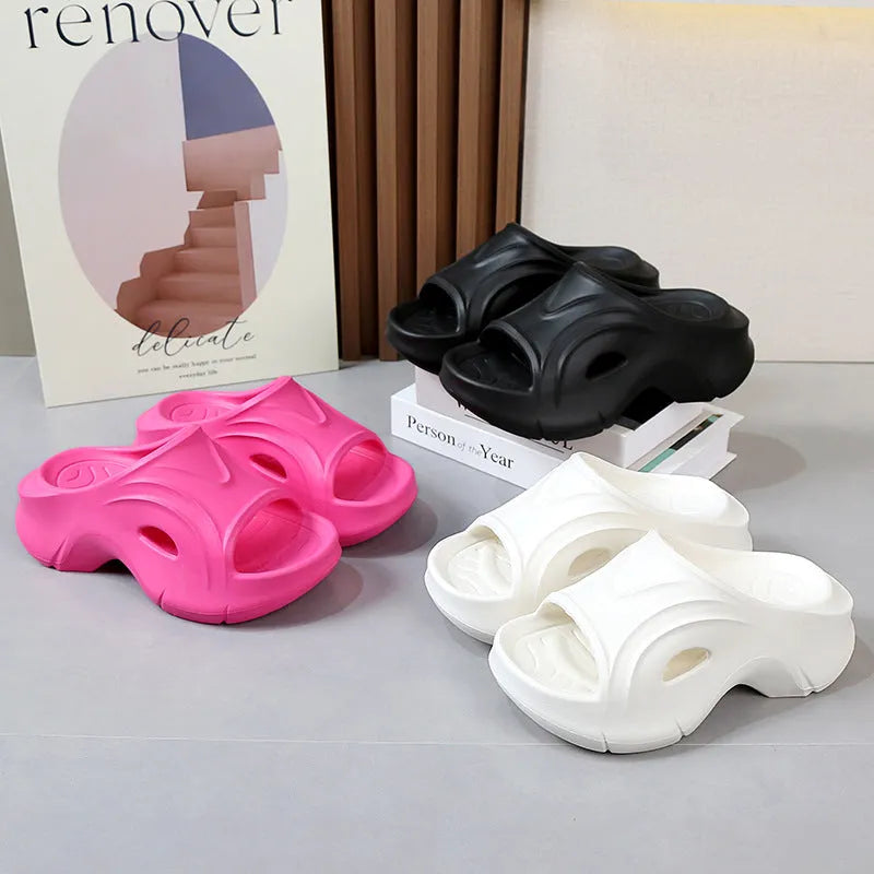 Women's white thick-soled summer slippers with round toe design for beach and outdoor use