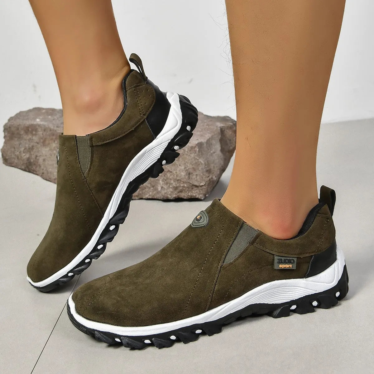 Men's round toe thin slip-on shoes in multiple colours with a rubber sole and shallow mouth opening.