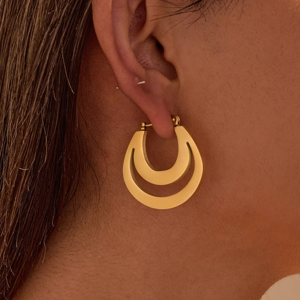 Geometric French earrings with circular ring elements in 18K gold plated metallic finish