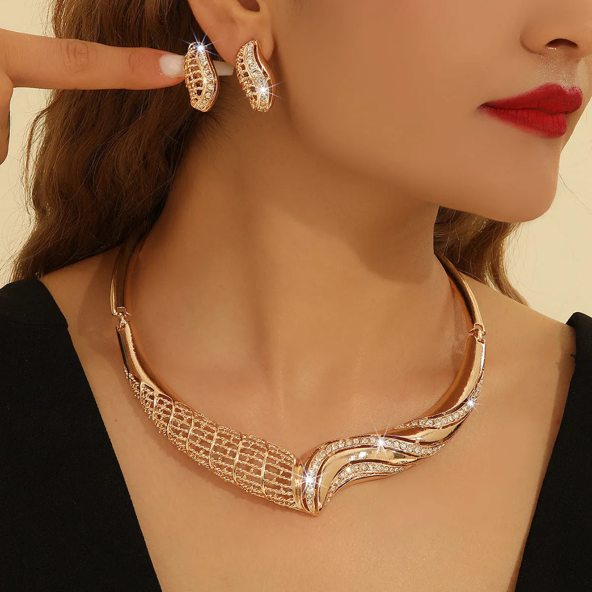 Gold alloy necklace and earrings set for women with electroplated finish and pattern options