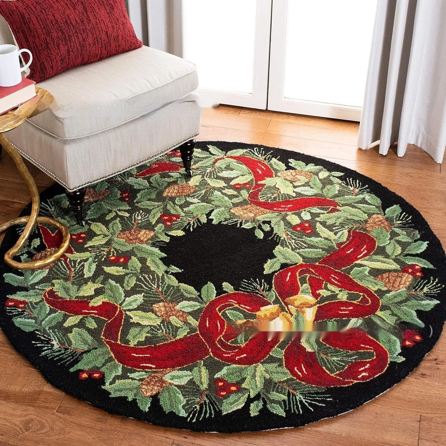 Square Christmas carpet with printed festive design in polyester material