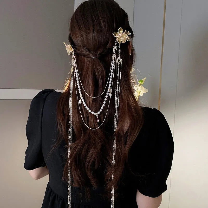 Women's gold hairpin with pearl, diamond flower decoration and long tassel details