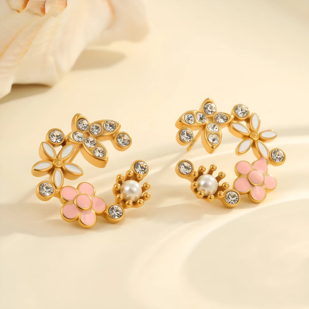 Flower shaped stud earrings with petal design in 18K gold plated stainless steel