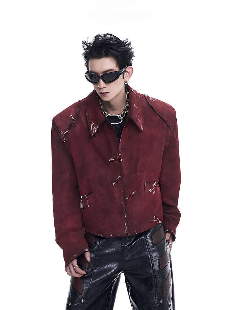 Men's thick quilted flocking jacket with lapel collar and decorative pin in red, loose fit