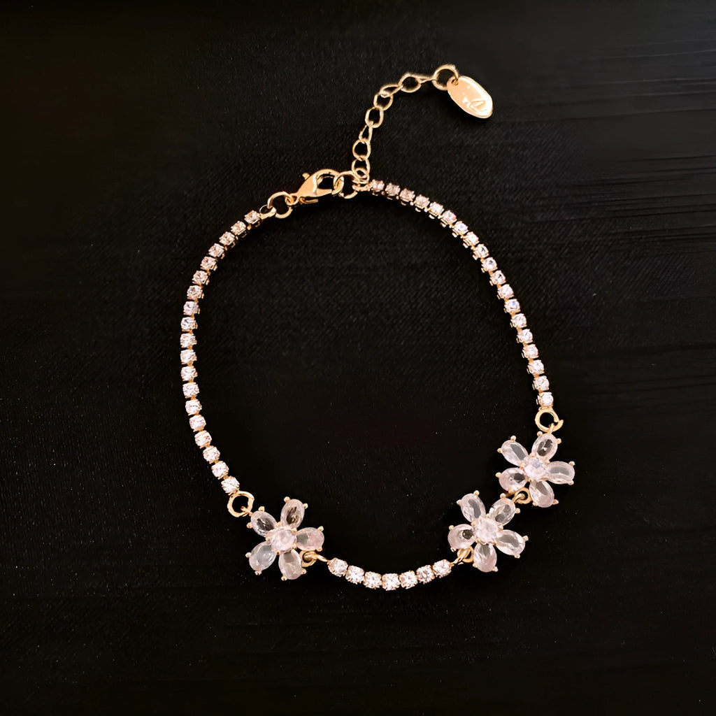 Gold-coloured copper women's bracelet with geometric quadrilateral design and inlaid zircon stones