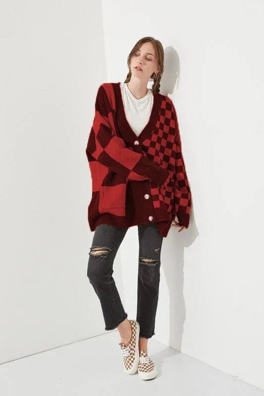 Grey loose slim fit knitwear cardigan with printed checks pattern and regular sleeves.