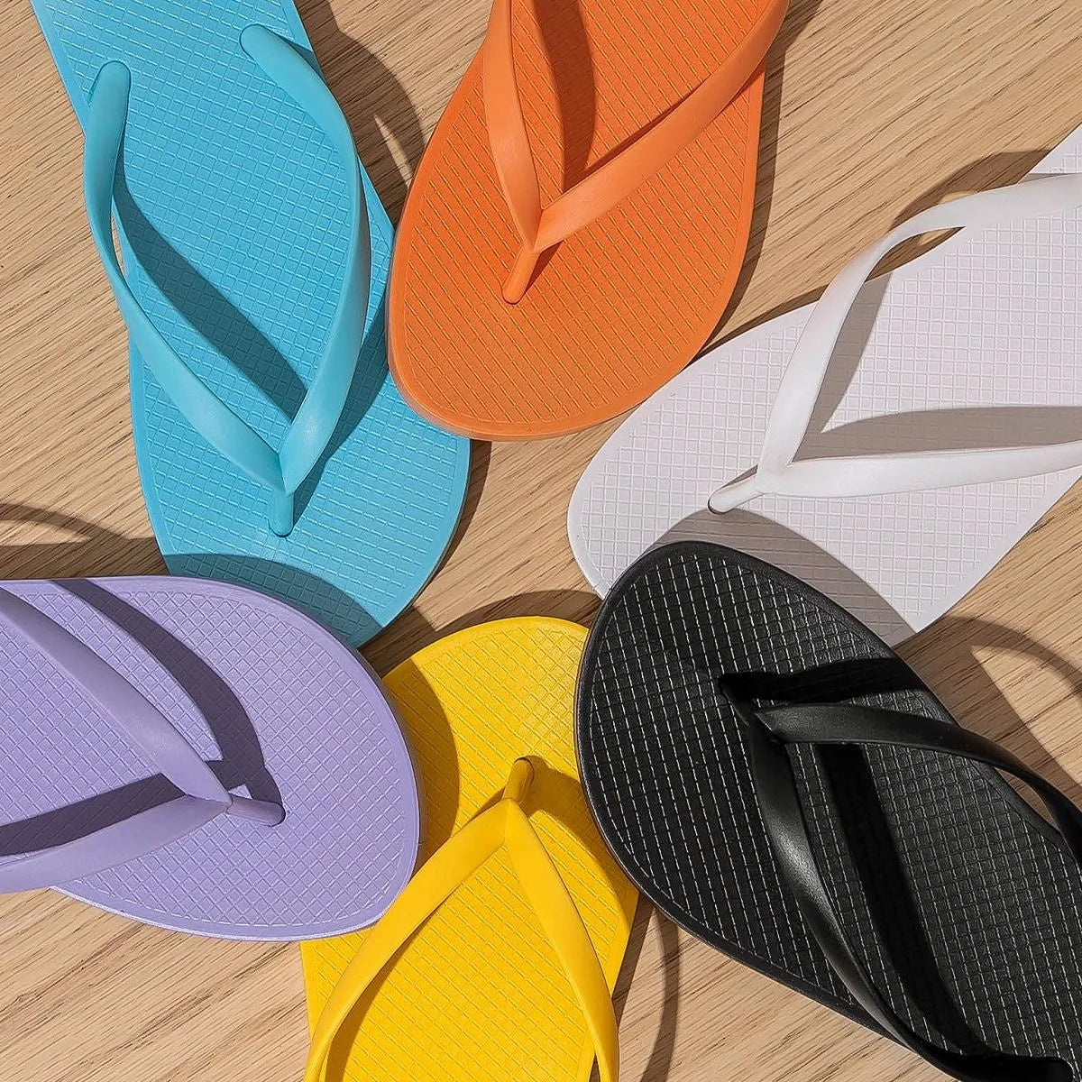 Foldable casual beach slippers with non-slip PVC sole and breathable plastic upper