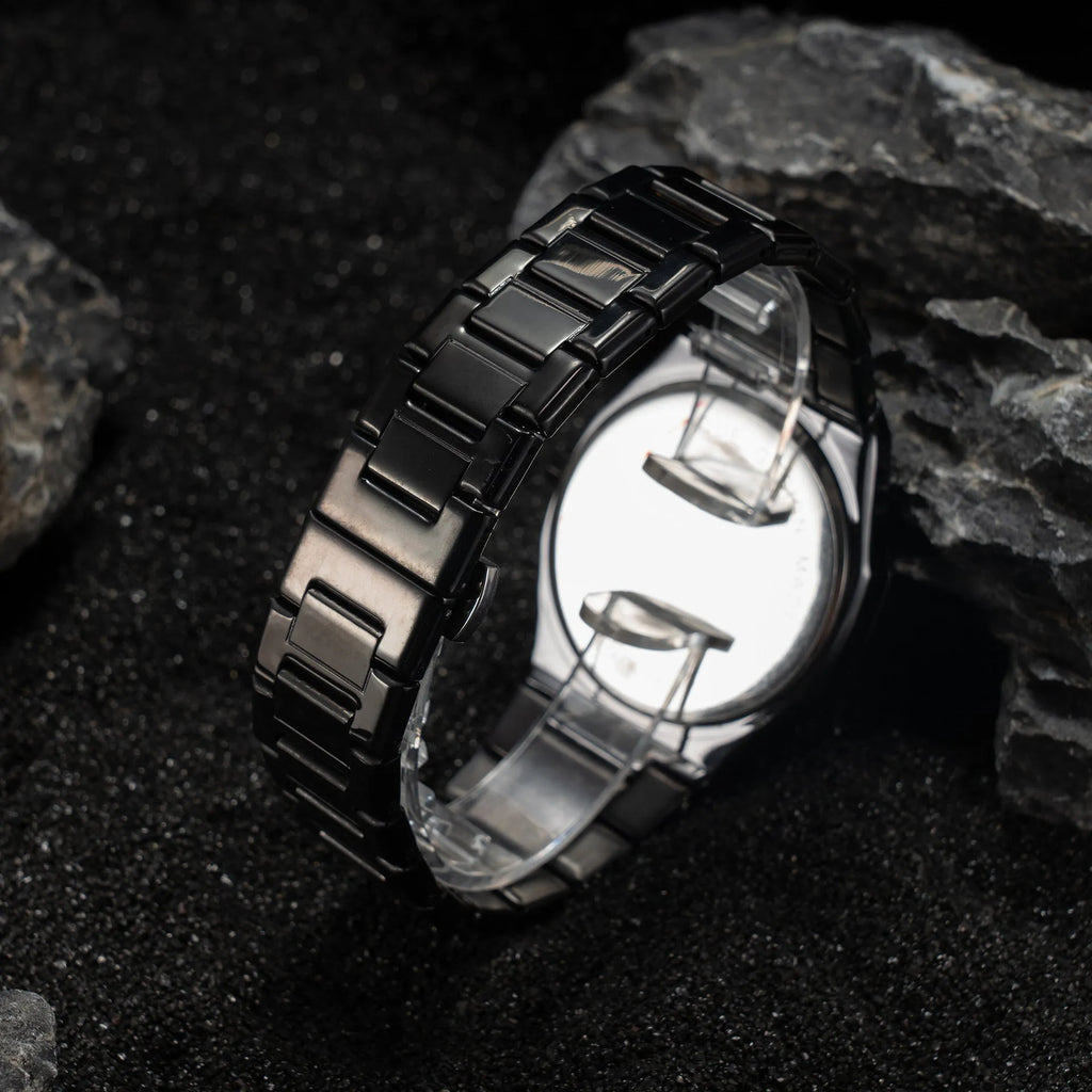 Men's stainless steel business casual quartz watch on wrist, showing 10mm thickness and black silver scale dial.