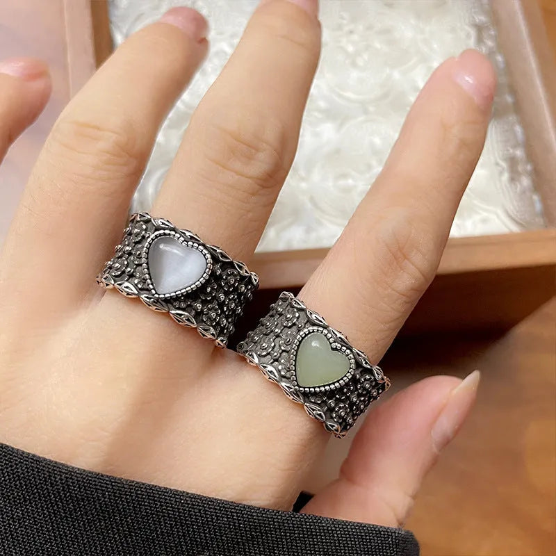 Adjustable heart-shaped ring with wide moon face in white or green colours