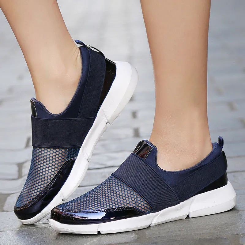 Women's low-top casual sneakers in blue with mesh material and a light-coloured sole.