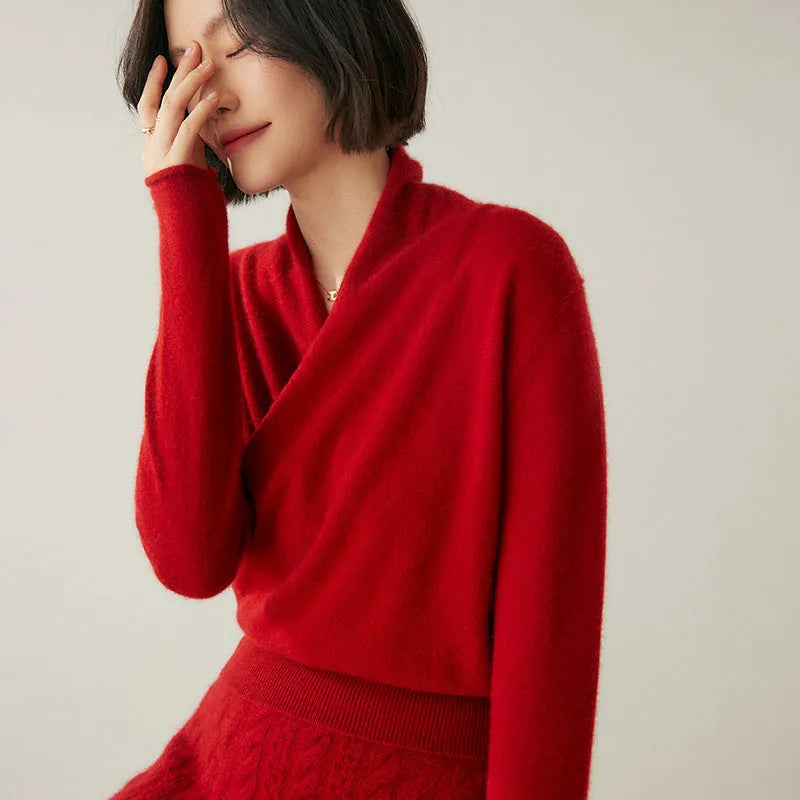 Women's solid colour V-neck cashmere sweater top in Elegant Camel with long sleeves