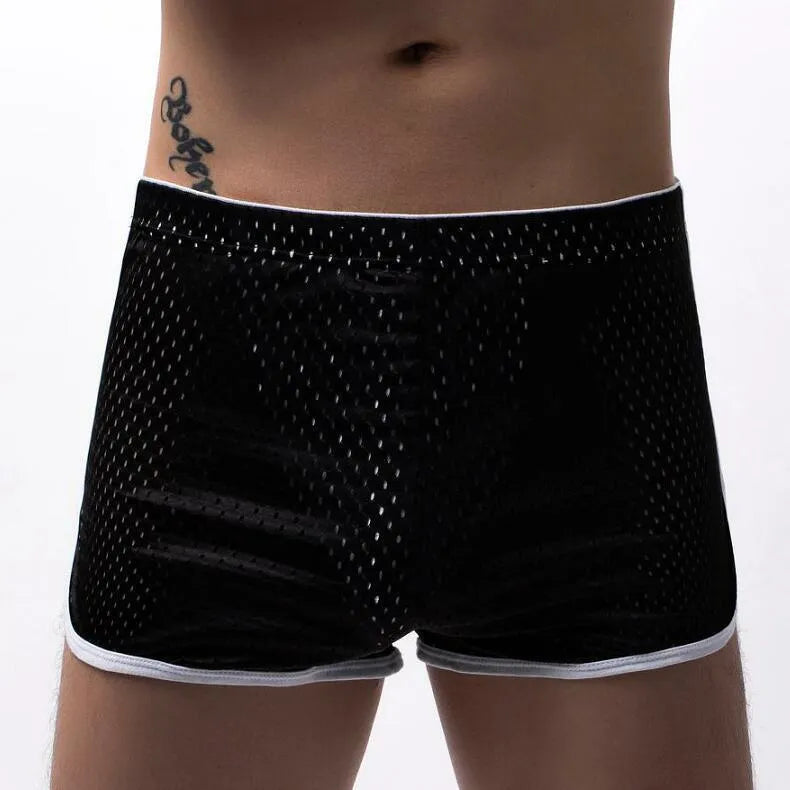 Men's black three-point boxer shorts made from a cotton and nylon blend fabric.