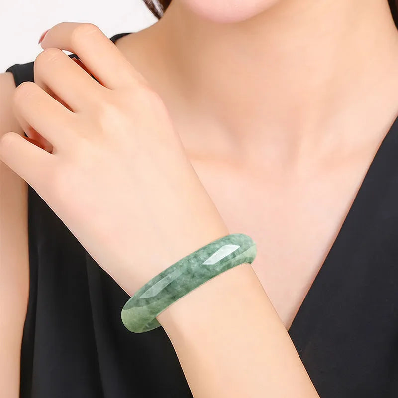 A simple natural emerald green jade bracelet for women, presented with a certificate and gift box.