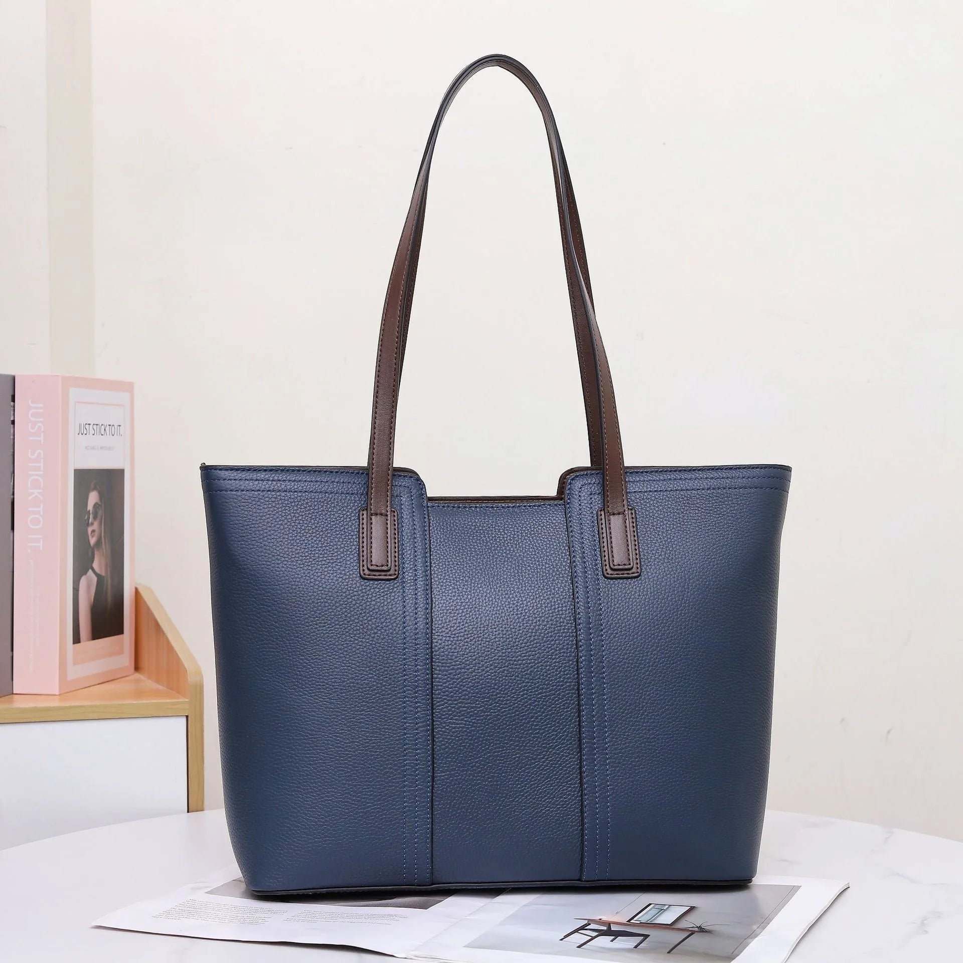 Genuine leather women's commuter shoulder bag in box-type design with mobile phone pocket