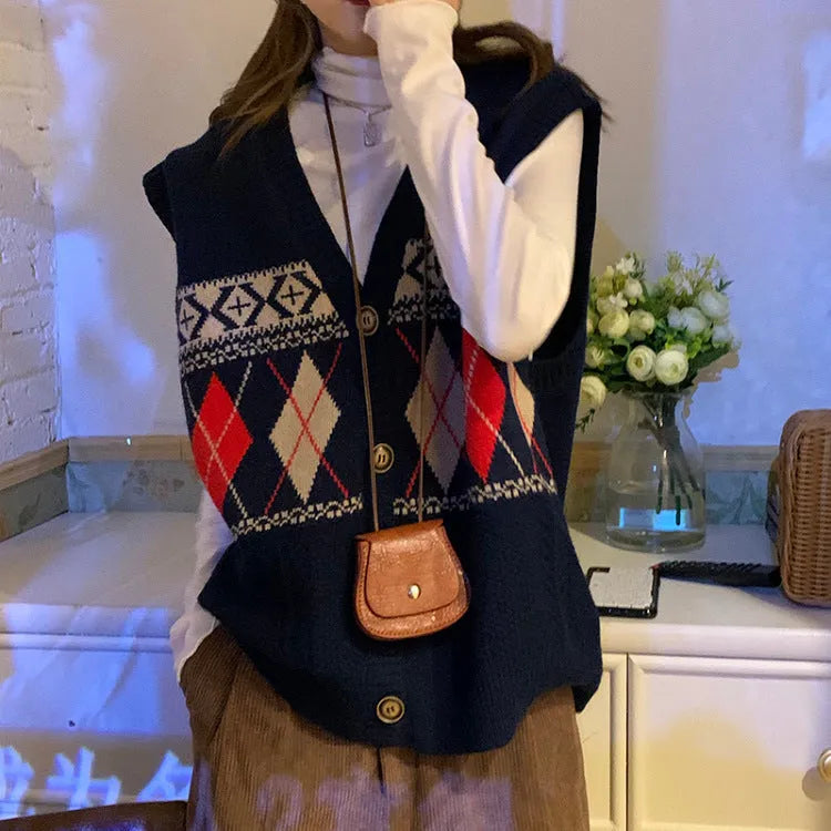 Sleeveless loose cardigan with diamond plaid pattern in khaki colour showing front view