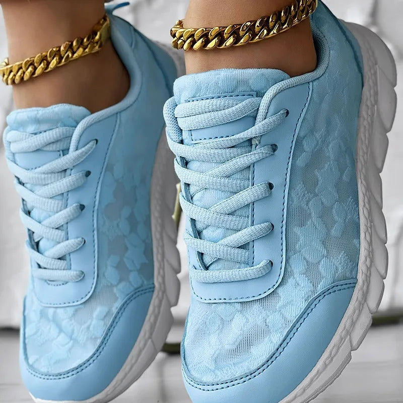 Women's casual canvas running shoes in white, black, blue or pink with flat heel and round toe design