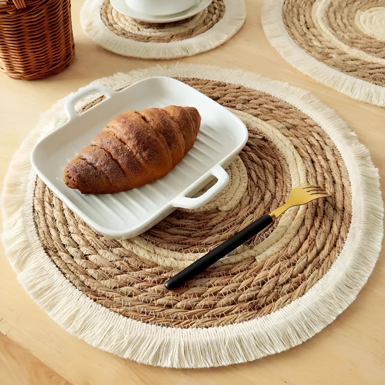 Round Japanese straw placemat with decorative tassels in natural papyrus material