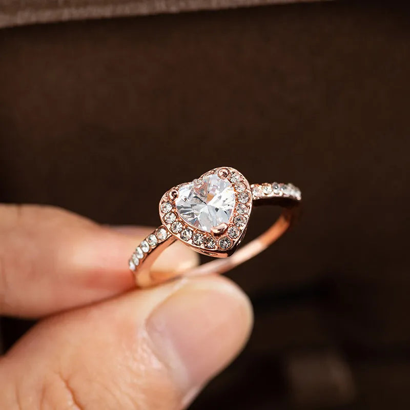 Women's heart-shaped crystal wedding ring in rose gold or silvery finish on white copper