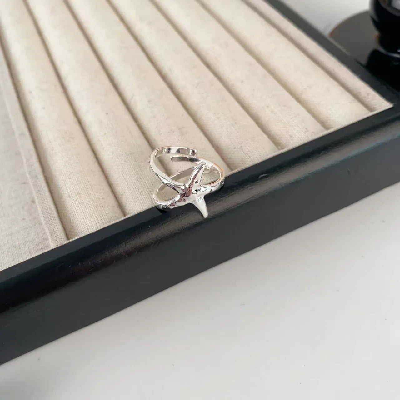 Zinc alloy adjustable jasmine flower ring with three-dimensional floral pattern and open mouth design