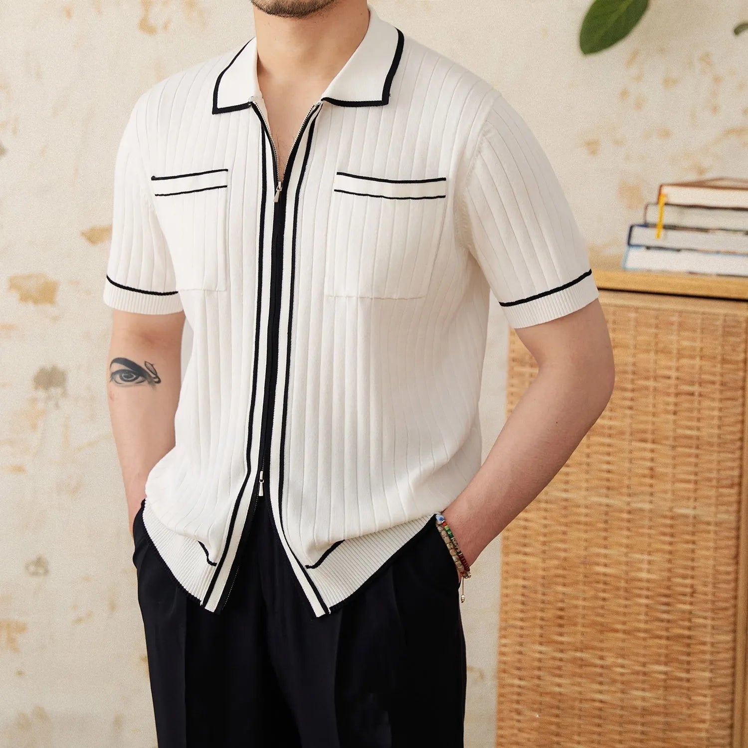 Slim fit lapel polo shirt in black with short sleeves and elastic knitting