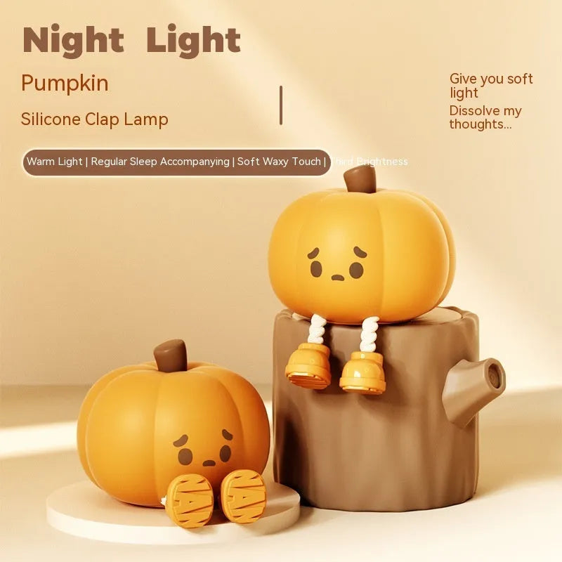 Pumpkin small night lamp in jack-o-lantern style, silicone and plastic construction, rechargeable with USB