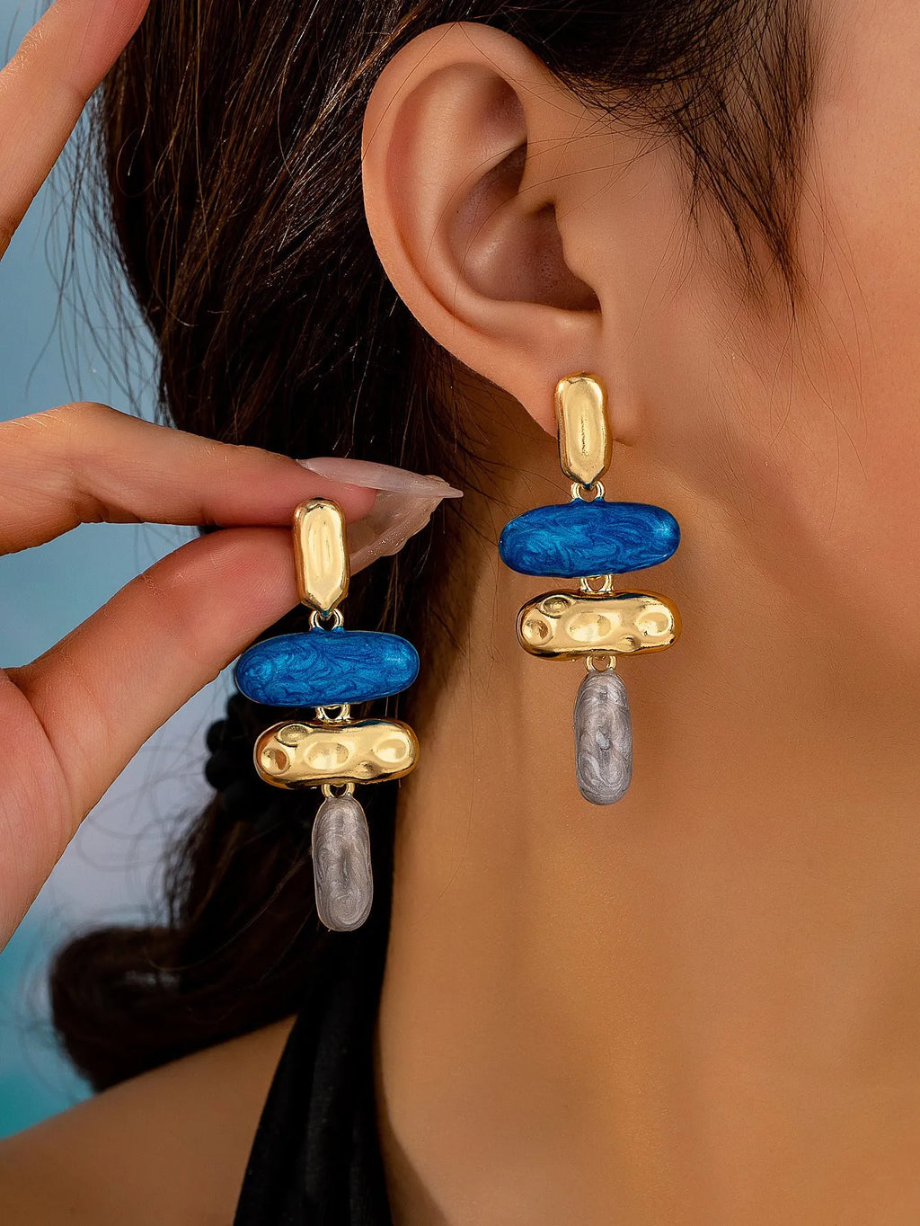Women's geometric stud earrings in zinc alloy with electroplated multicolour finish