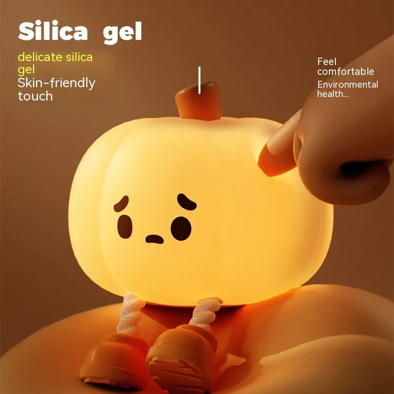 Pumpkin small night lamp in jack-o-lantern style, silicone and plastic construction, rechargeable with USB