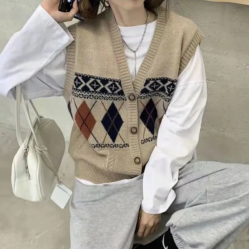 Sleeveless loose cardigan with diamond plaid pattern in khaki colour showing front view