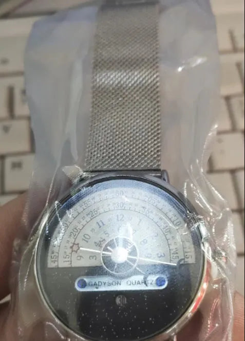 Men's sports quartz wristwatch with round 40mm dial, mineral glass lens, and stainless steel strap showing time display