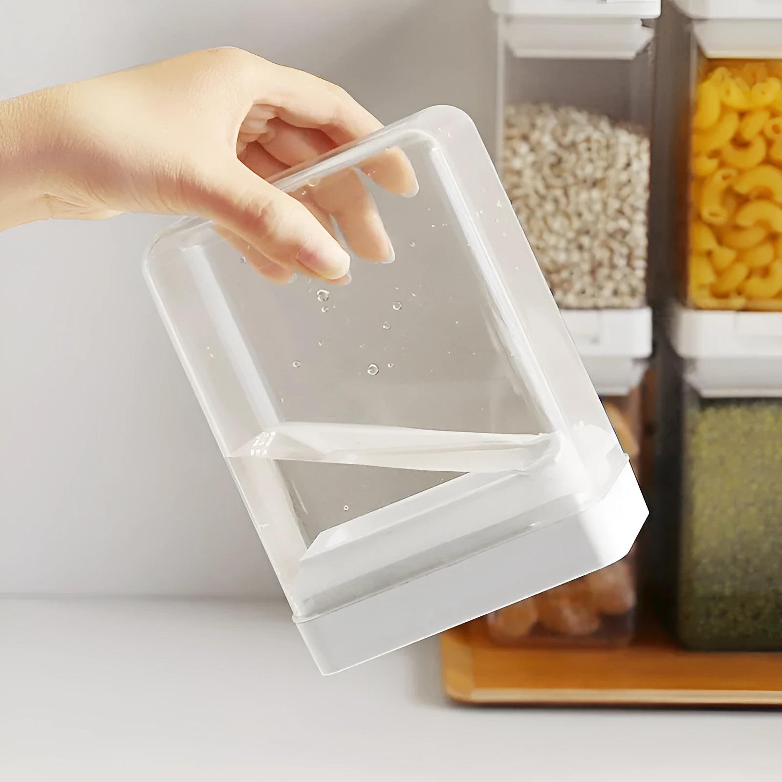 White transparent plastic grain storage tank with Japanese design showing 400ml capacity