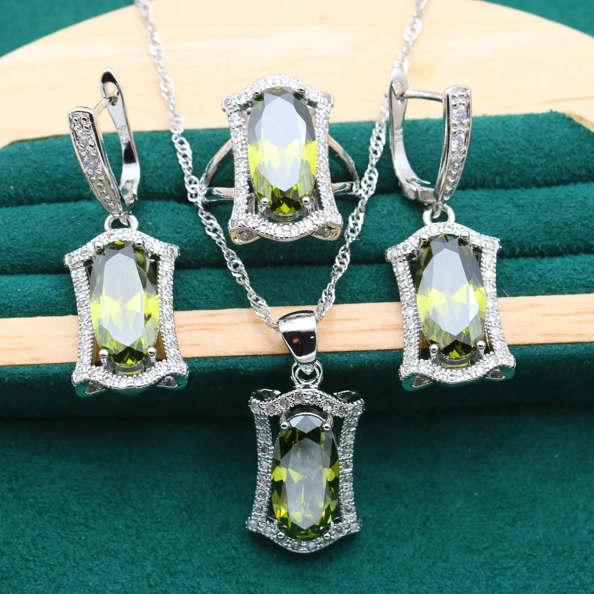 Anti-allergy zircon jewellery set with snake bone chain necklace, earrings, ring and bracelet in yellow or olive colours