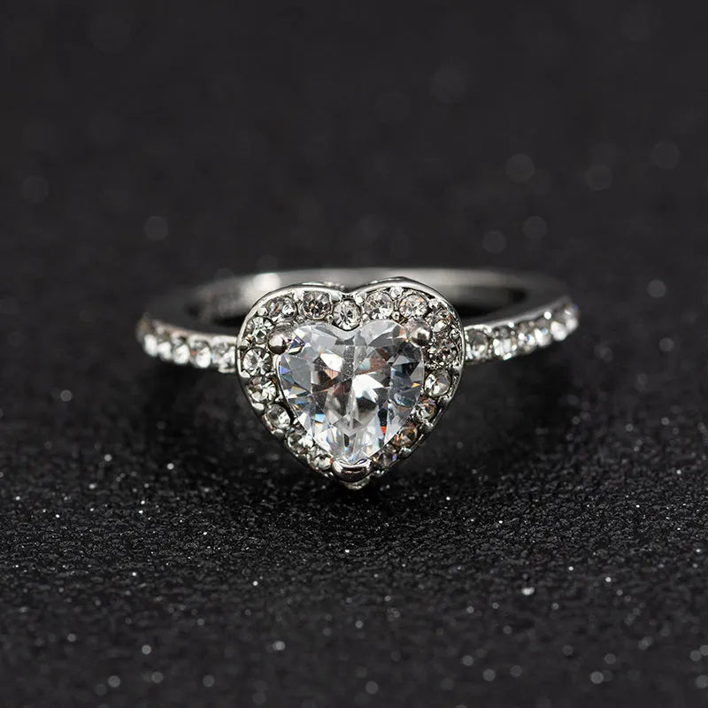 Women's heart-shaped crystal wedding ring in rose gold or silvery finish on white copper