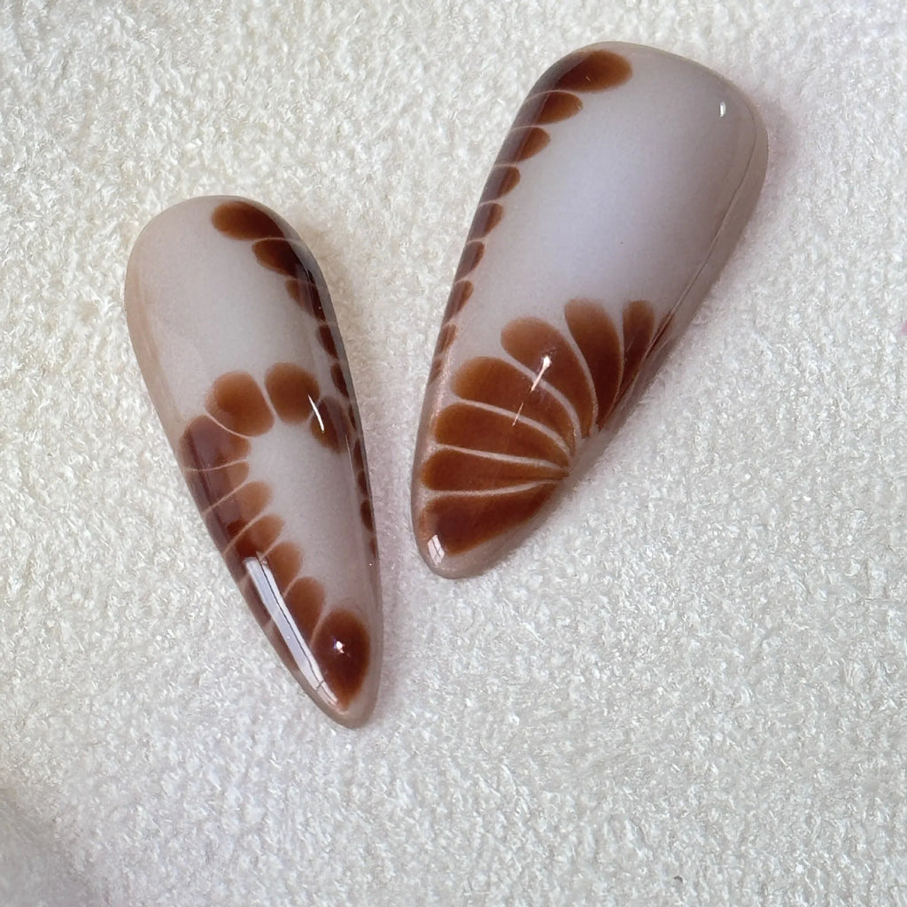 Handmade French style artificial nails with leopard print, cross and flower patterns in four sizes XS, S, M, L.