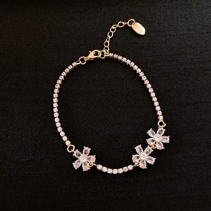 Gold-coloured copper women's bracelet with geometric quadrilateral design and inlaid zircon stones