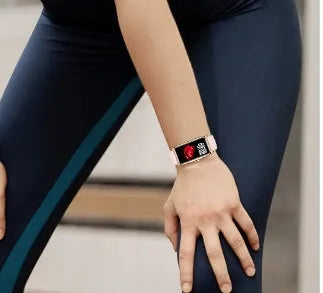 1.47 inch smart bracelet with TFT screen and silicone wrist strap