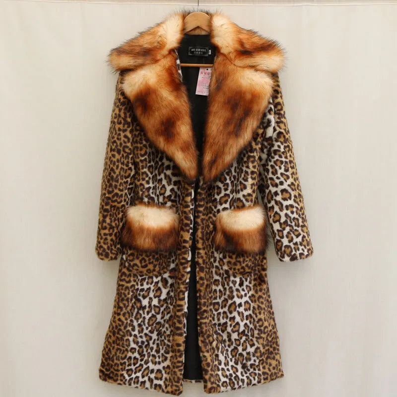 Women's long artificial fur jacket in leopard print with regular sleeves.