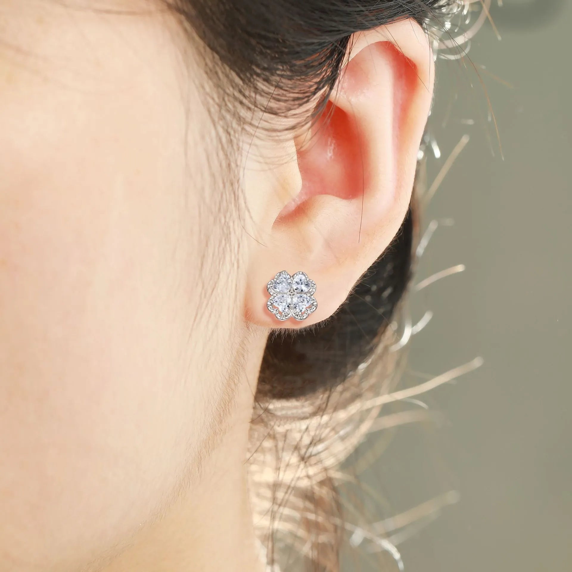 Zeng Yin white gold colour heart-shaped earrings with four-leaf clover design and zircon stones
