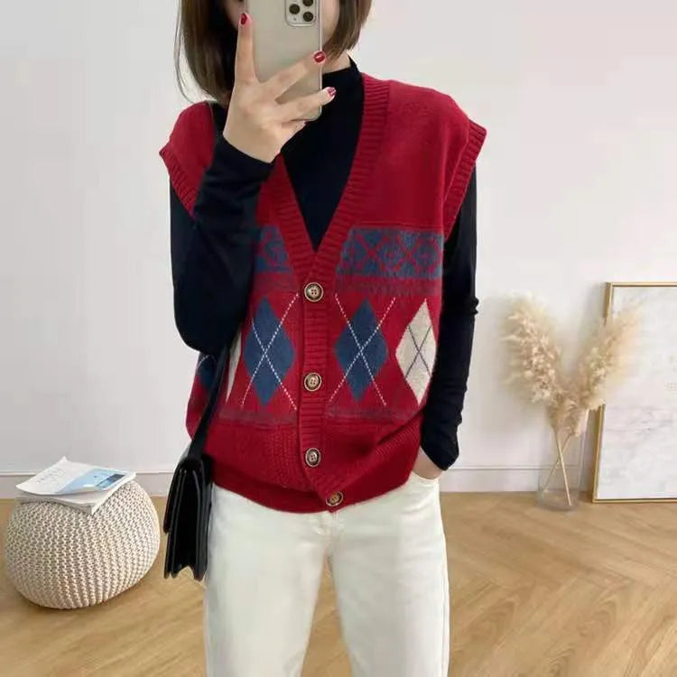 Sleeveless loose cardigan with diamond plaid pattern in khaki colour showing front view