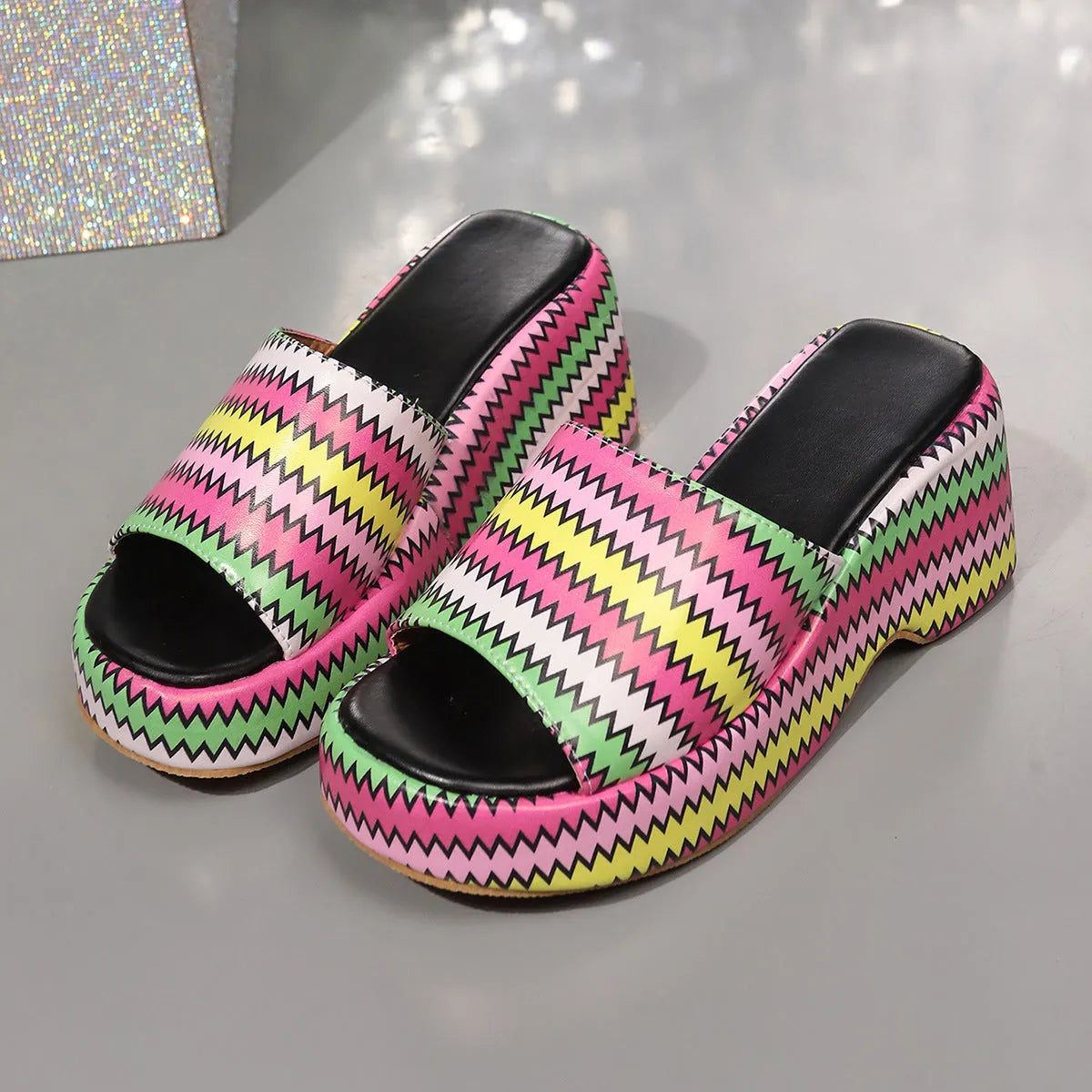 Women's wedge sandals with wave print pattern, thick rubber sole and fish mouth toe design