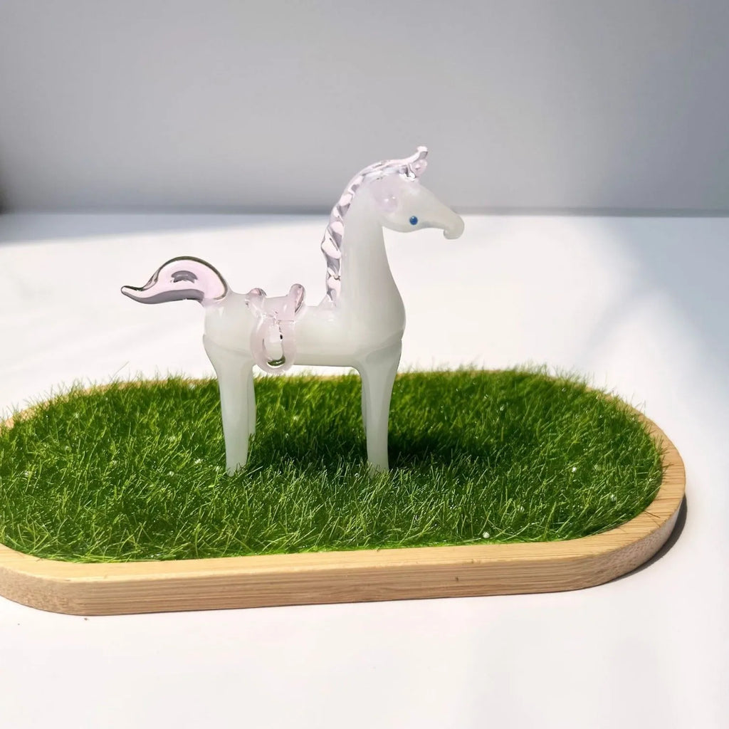 Modern coloured glaze horse ornament for desk decorations in white or brown