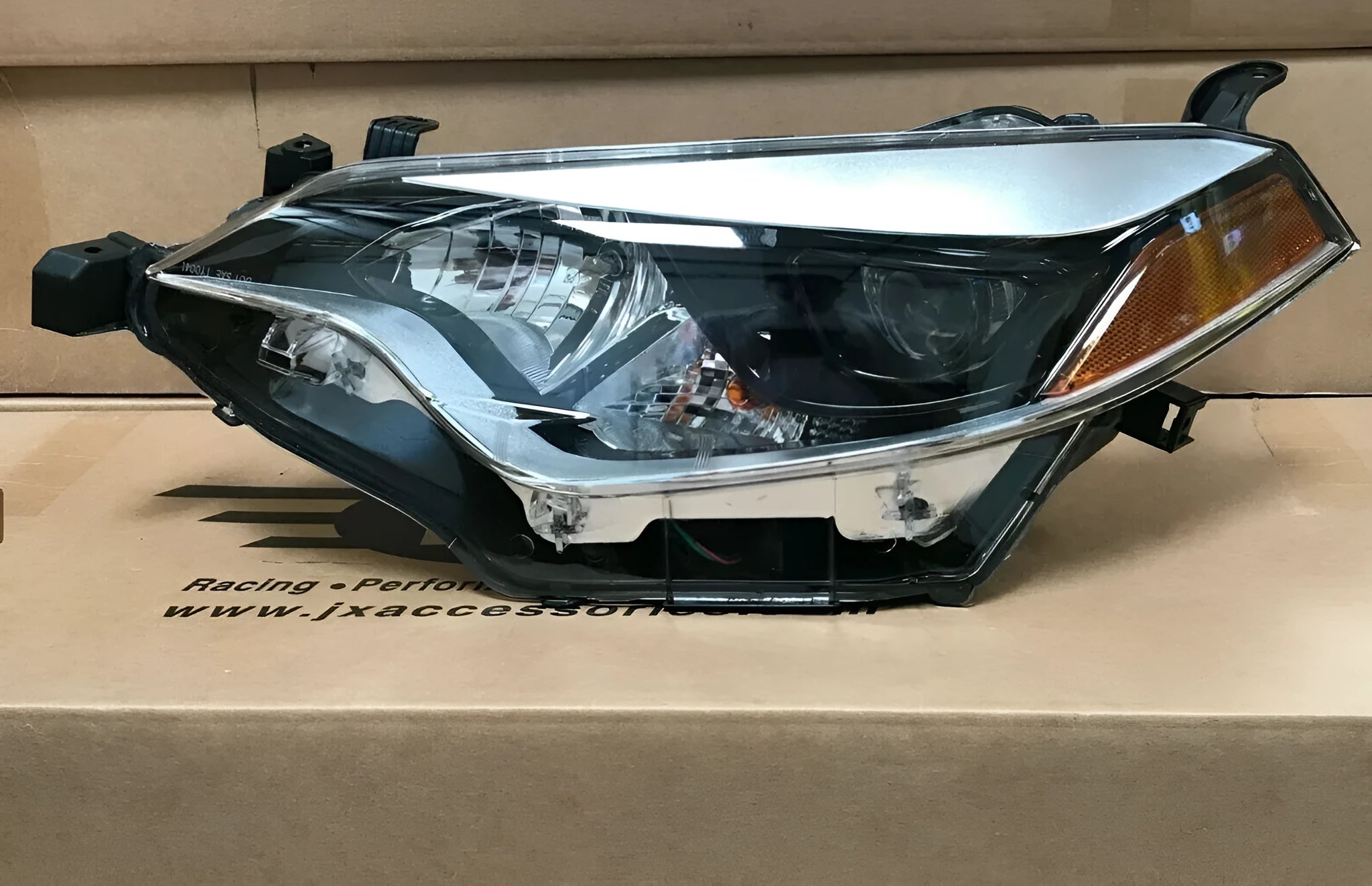 Halogen headlight assembly for Toyota Corolla 2014-2015 model years
