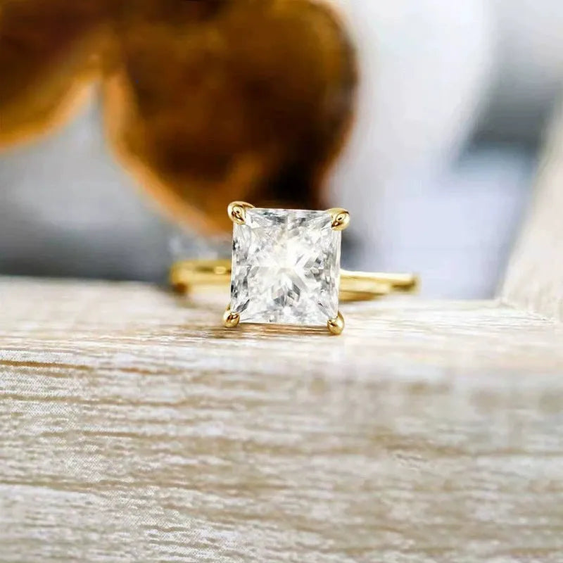 Simple geometric women's ring in 925 silver with a round zirconia stone, shown in silver, gold, and rose gold finishes.