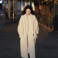 Small woolen coat for women in black with long sleeves, fitted silhouette, and classic collar