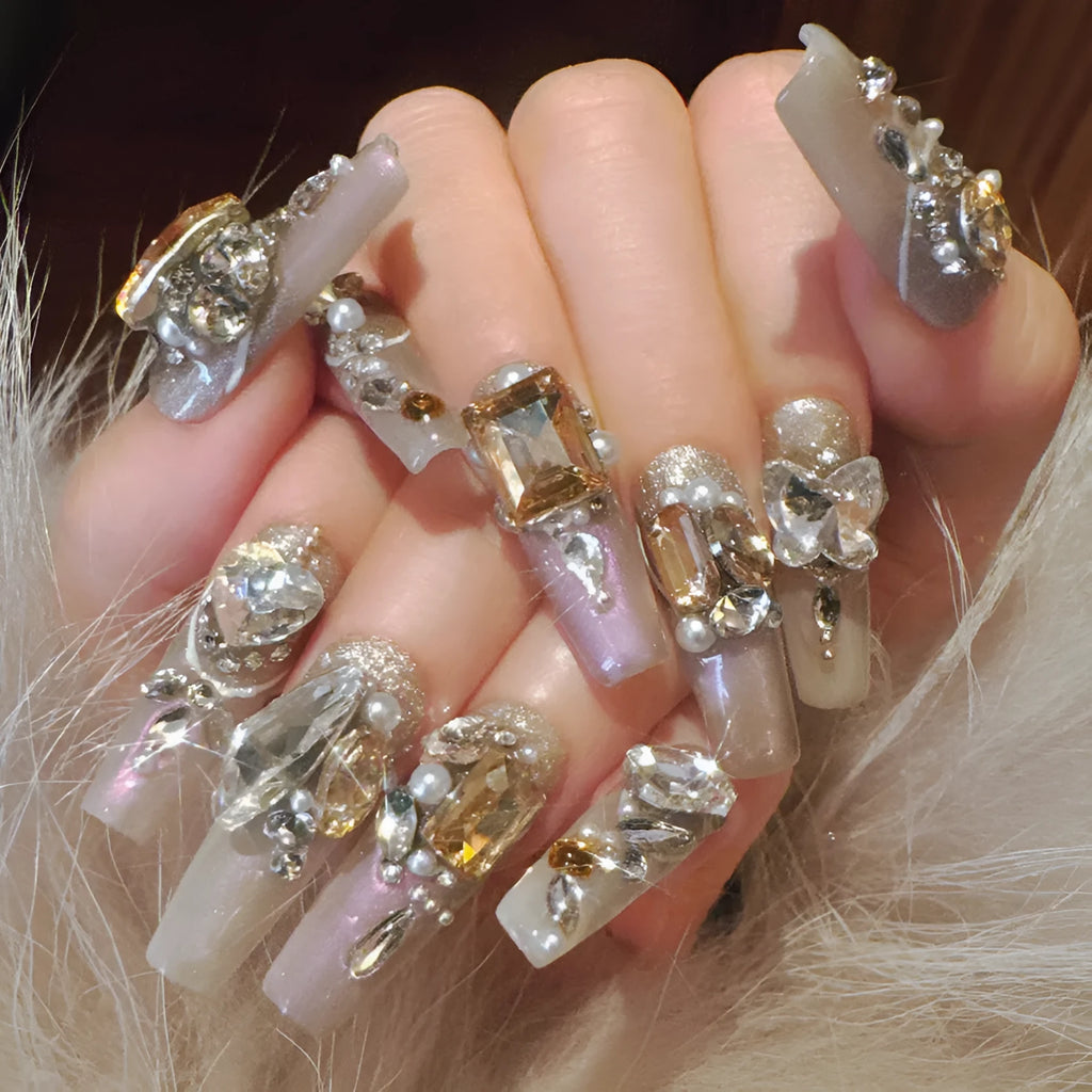 Artificial nail kit with rhinestone designs and phototherapy sealing layer on card packaging