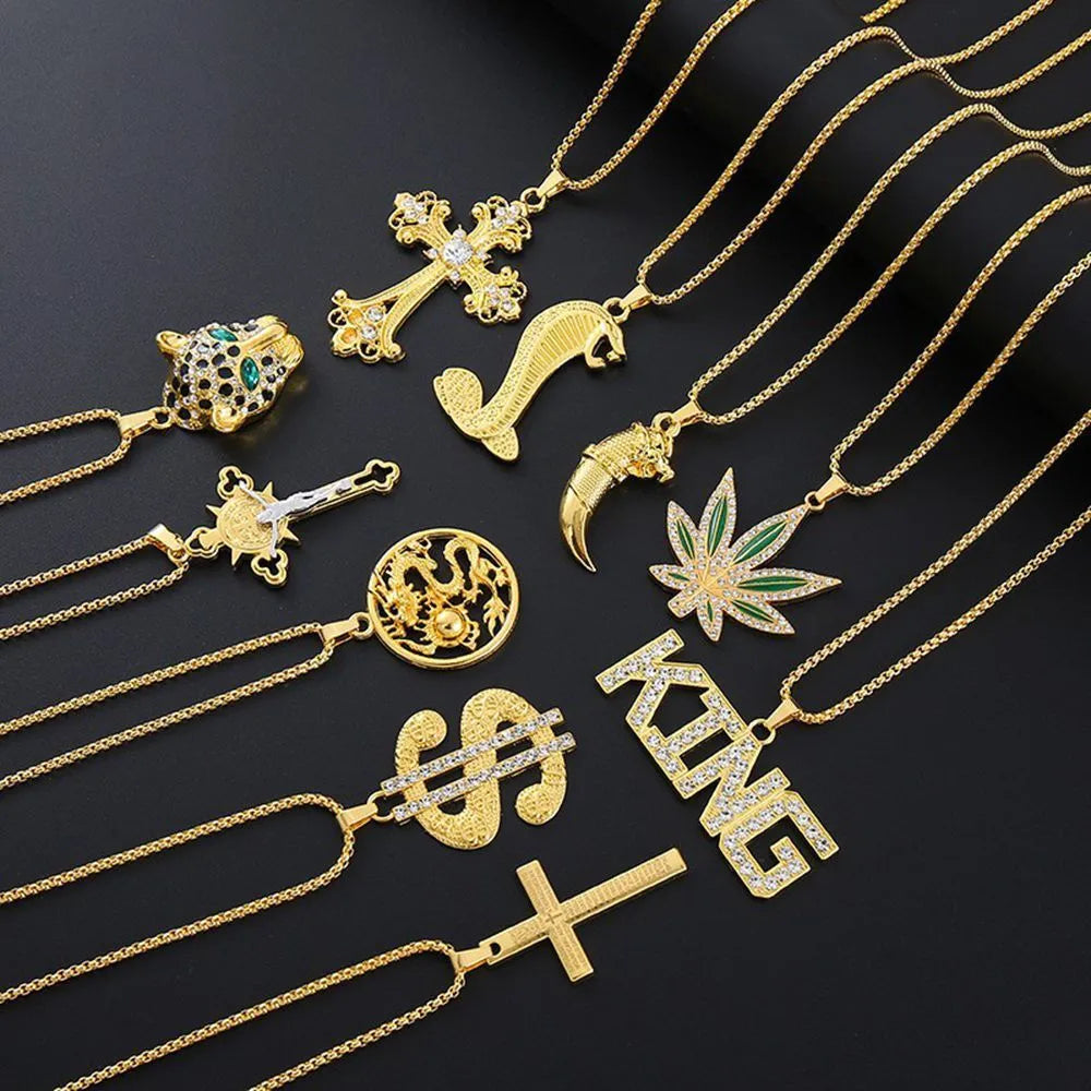 Women's geometric alloy necklace with diamond-treated zircon stones in gold colour finish