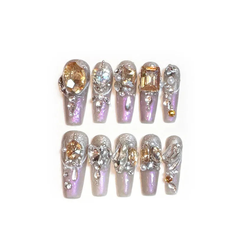 Artificial nail kit with rhinestone designs and phototherapy sealing layer on card packaging