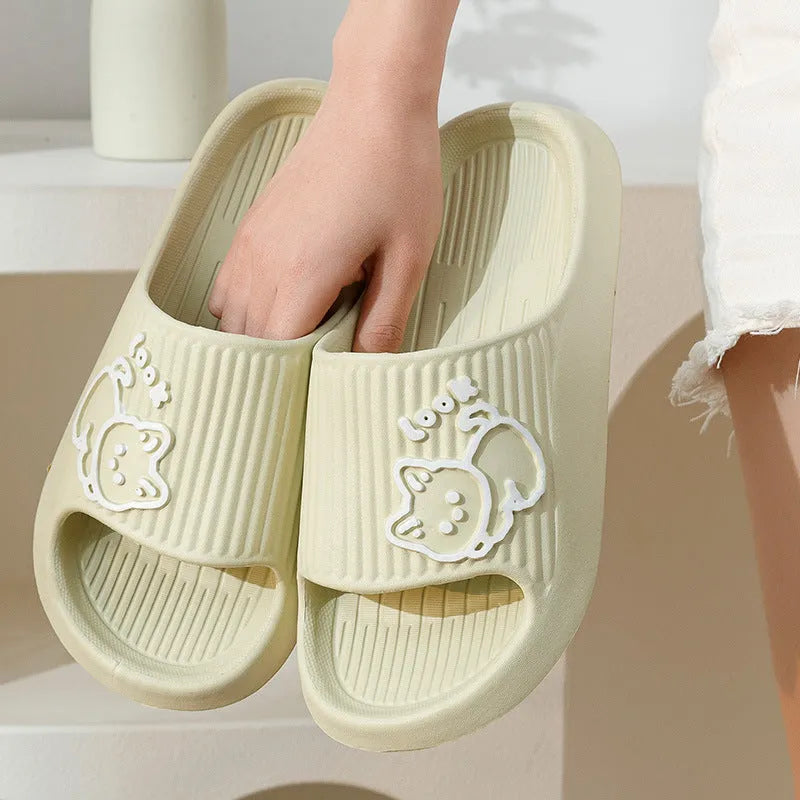 Women's thick-platform cat slippers in various colours on a non-slip EVA sole for indoor and outdoor use.